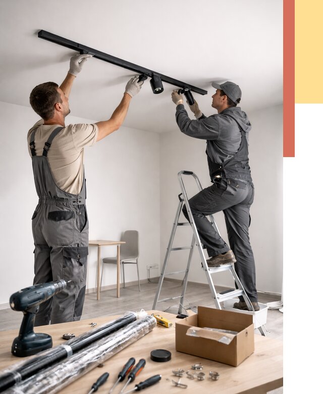 Установка трековых светильников в натяжной потолок в Лиски от 4595 руб. | ОТДЕЛОЧНИК-Лск